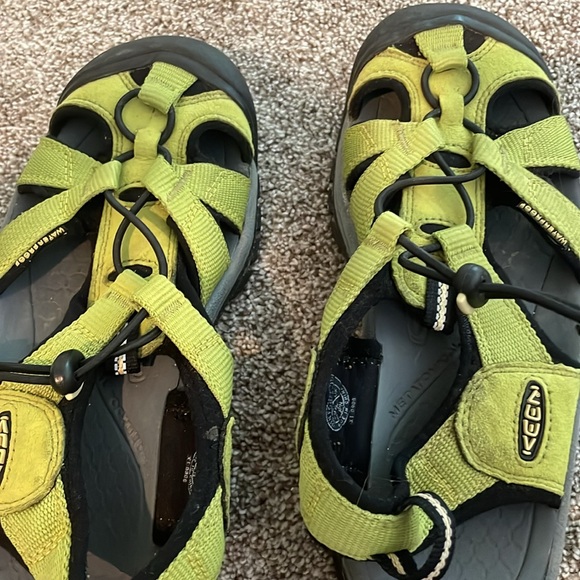 Green Keen Water Shoes - Picture 3 of 3